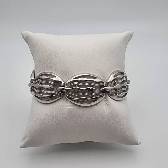 Vintage Crown Trifari Silver Tone Minimalist Bracelet - Picture 1 of 10